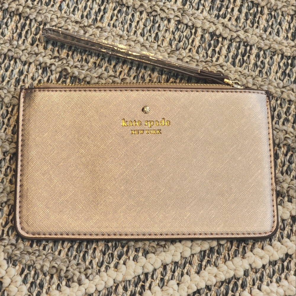 Kate Spade NWT Rose Gold Metallic Large Wristlet 🎉Host Pick🎉
